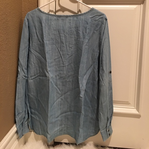 [LIKE NEW] Kut From The Kloth: Denim/Chambray Top - Picture 4 of 4