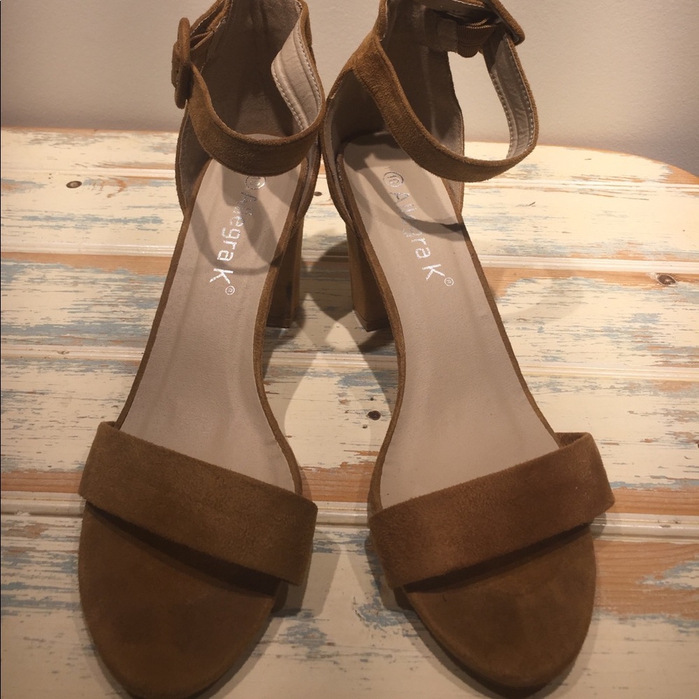 Allegra K Tan Clunky Heeled Sandal