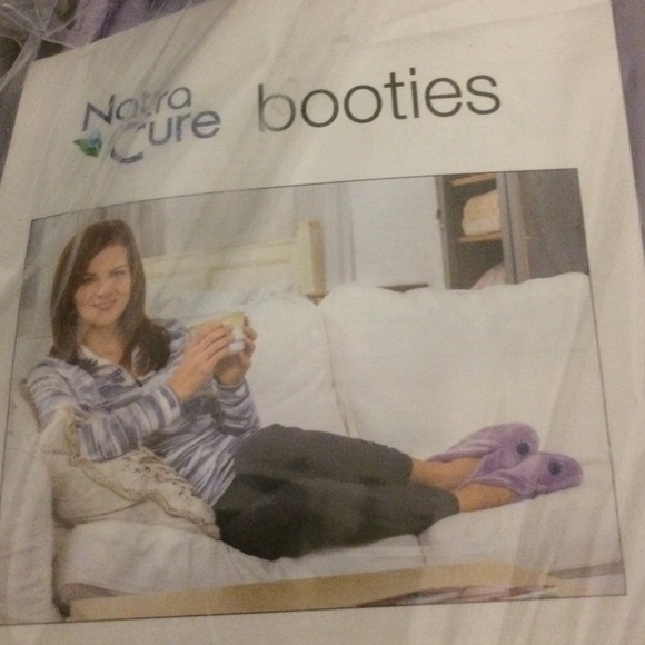 Natra Cure Mittens and Bootie Set - Picture 3 of 4