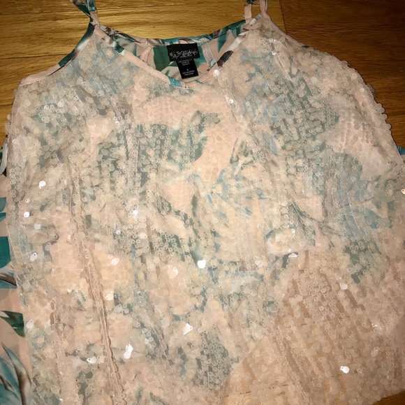 Daytrip Sequined Tropical Camisole Top - Picture 4 of 4