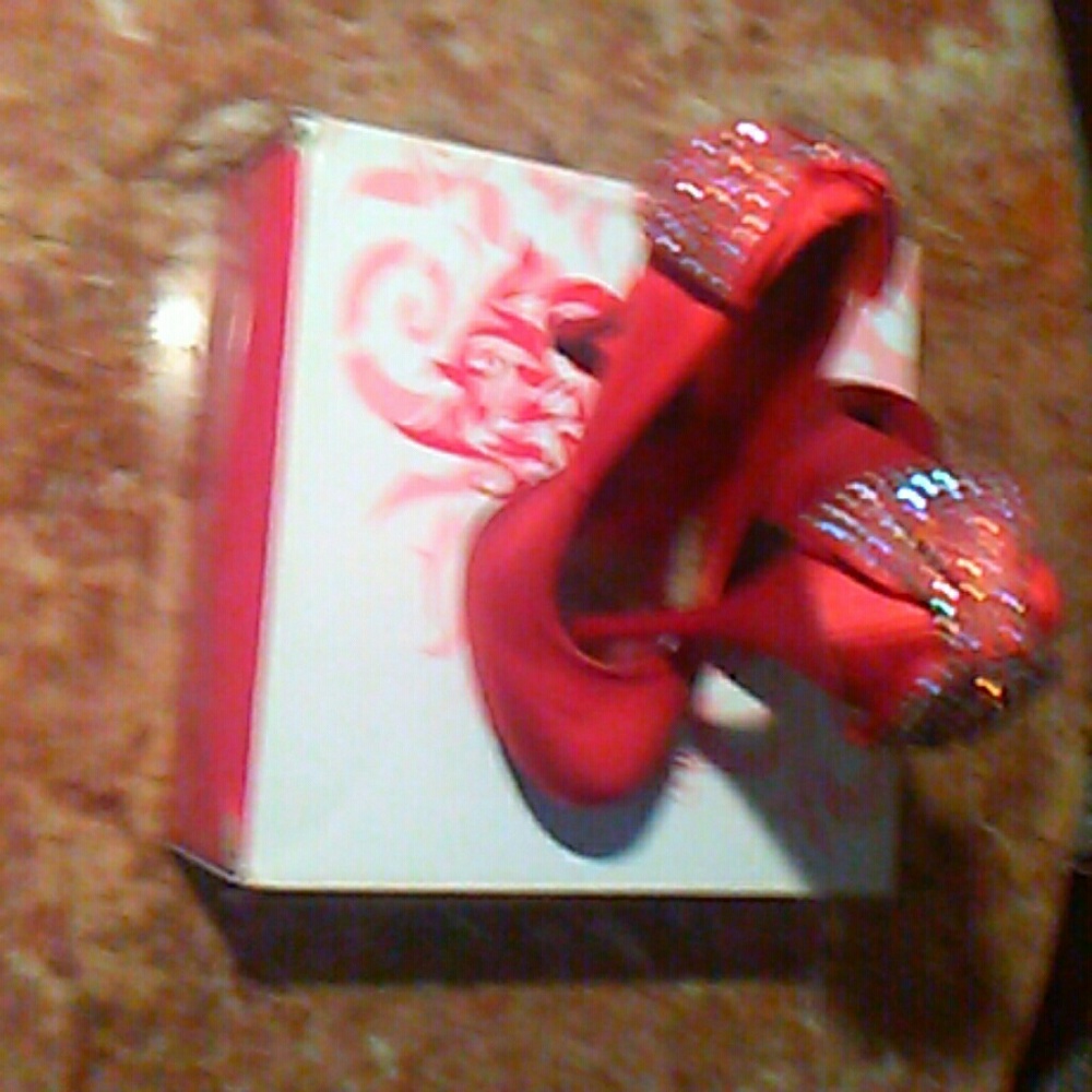 Heels - Picture 3 of 3
