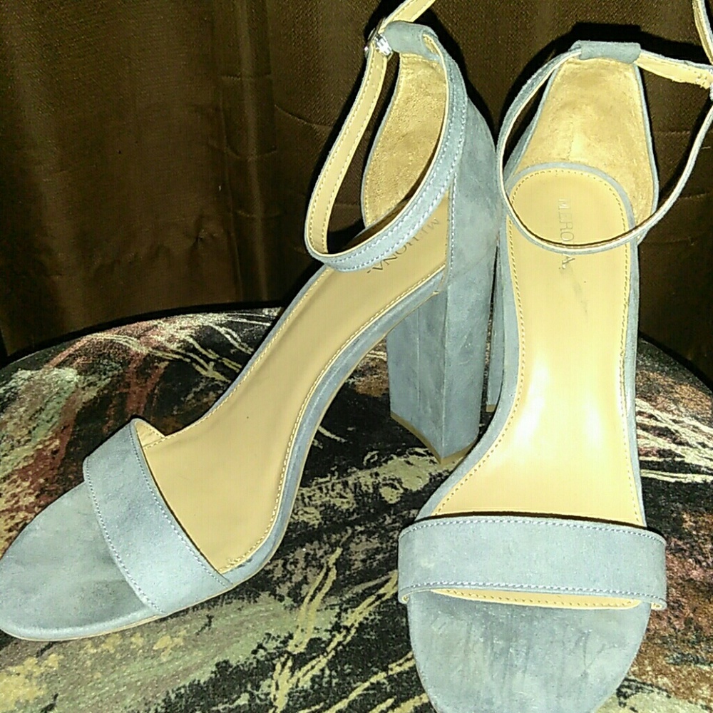 Heels - Picture 3 of 3
