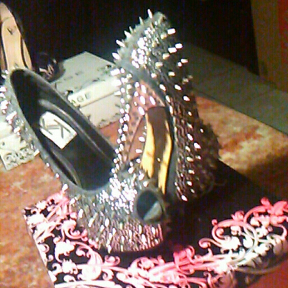 Heels - Picture 2 of 2