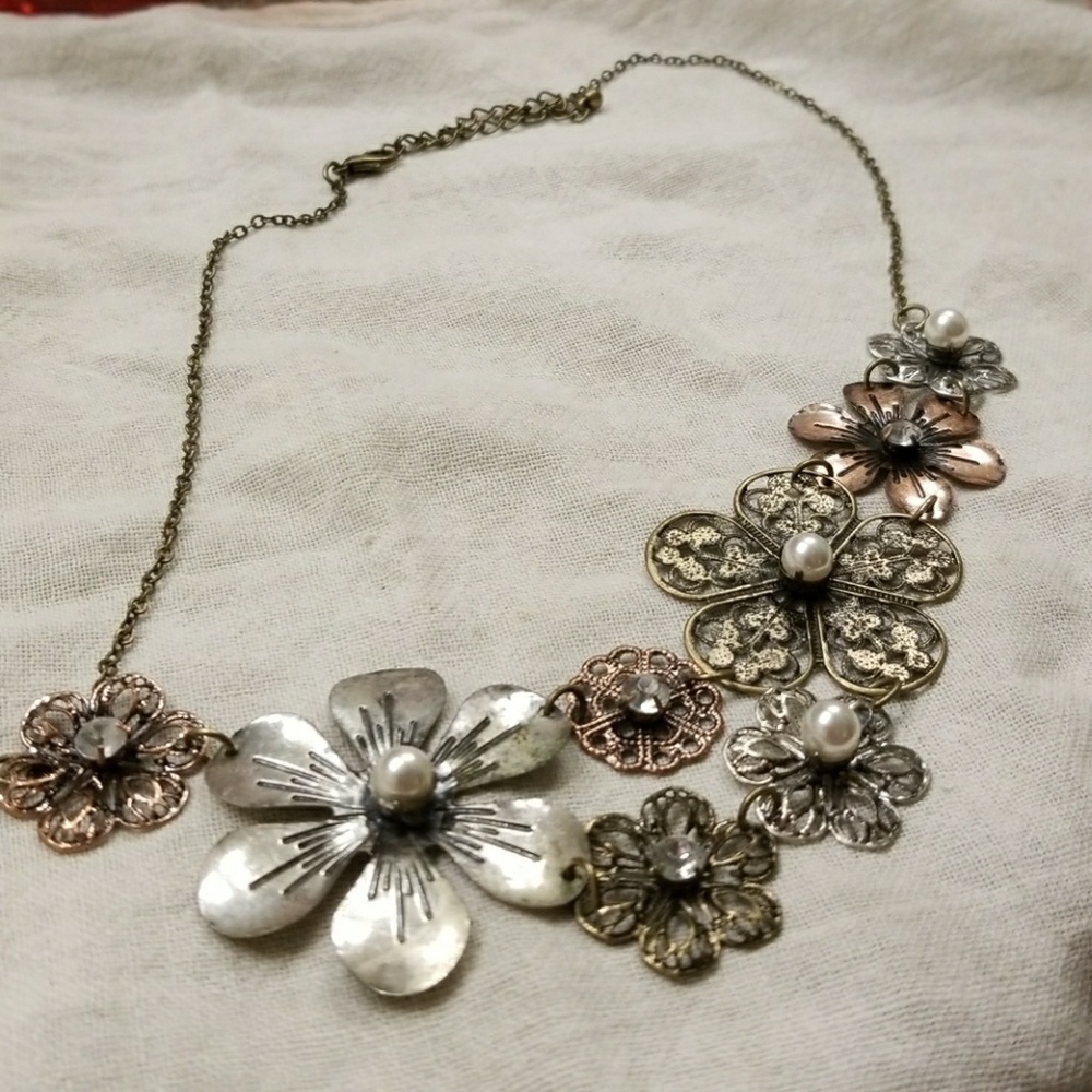 Rustic flower necklace. - Picture 4 of 4