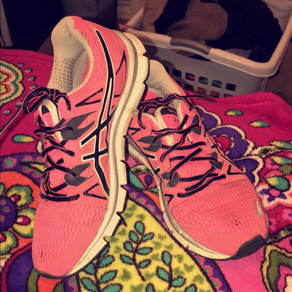tennis shoes - Picture 2 of 2
