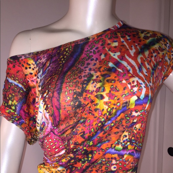 Vibrant & Chic!  & Help 2 Shelters - Picture 4 of 7