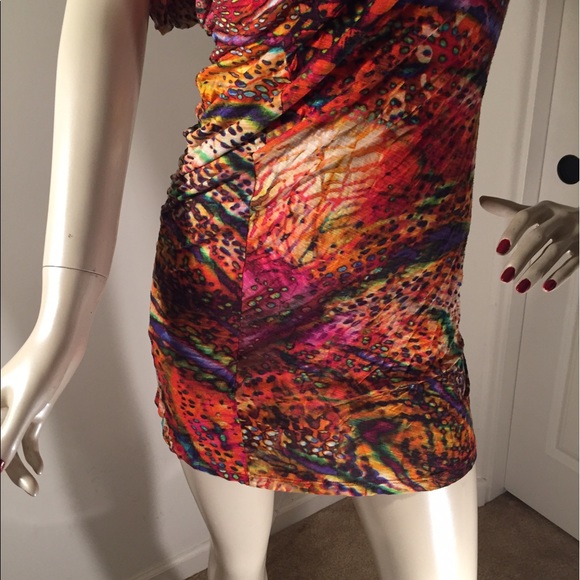 Vibrant & Chic!  & Help 2 Shelters - Picture 5 of 7