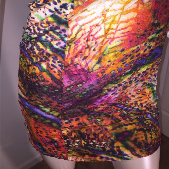 Vibrant & Chic!  & Help 2 Shelters - Picture 6 of 7