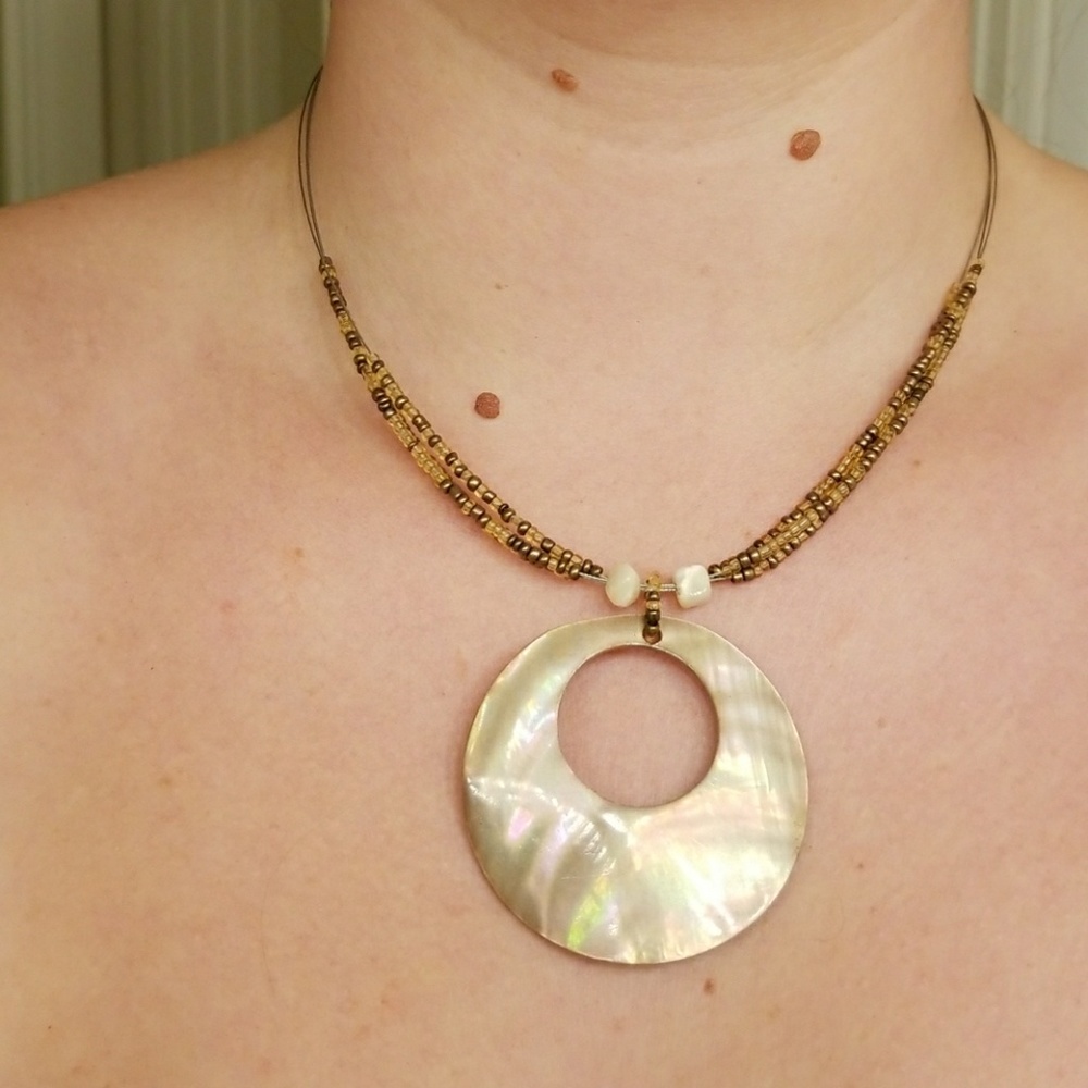 Chic shell necklace.