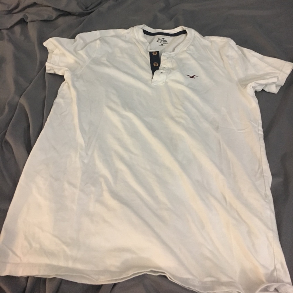Hollister Must Have Henley tee