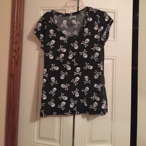Juniors Size Large. Black and White Skull T-Shirt