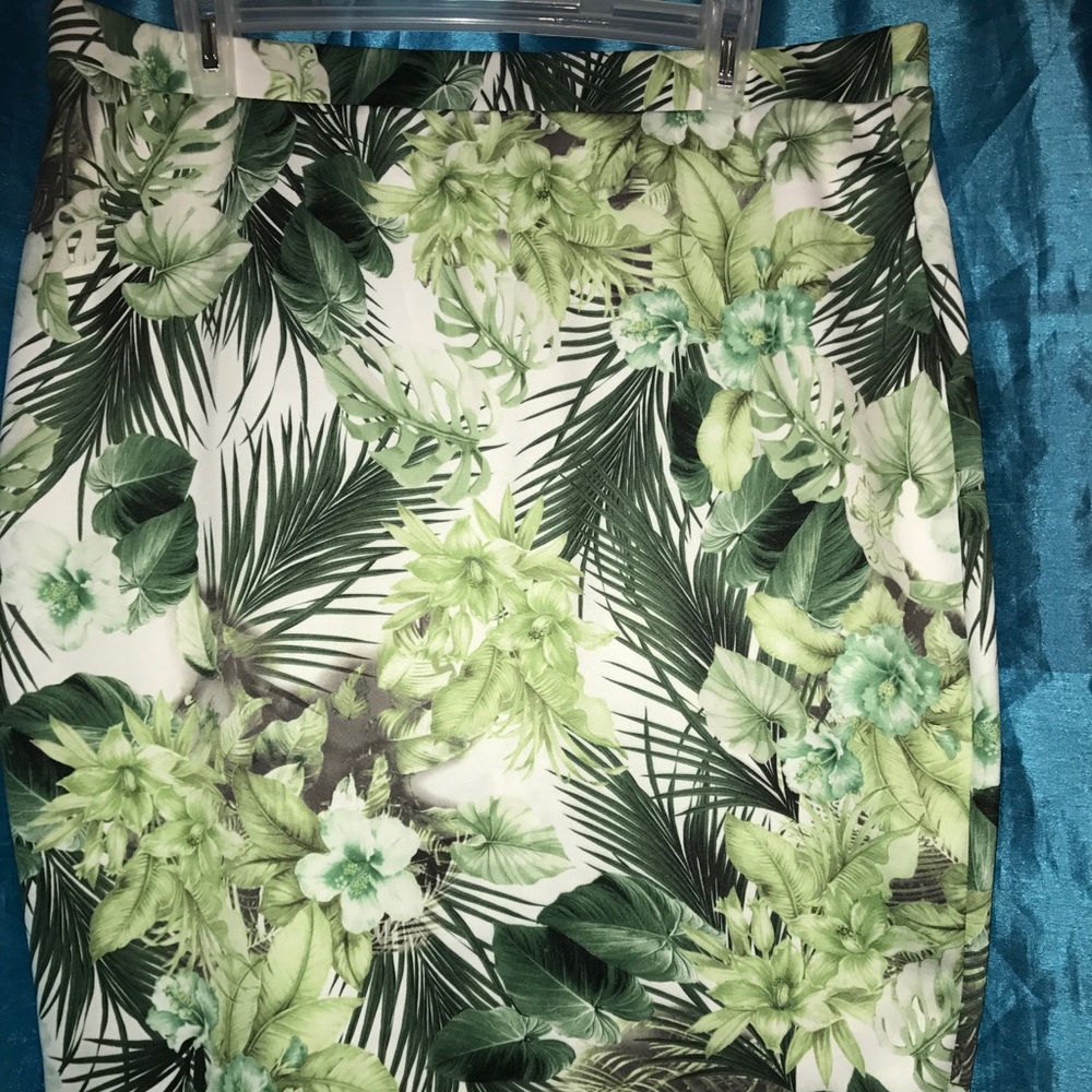 💥💥💥💥 Forever 21 Plus Size Skirt