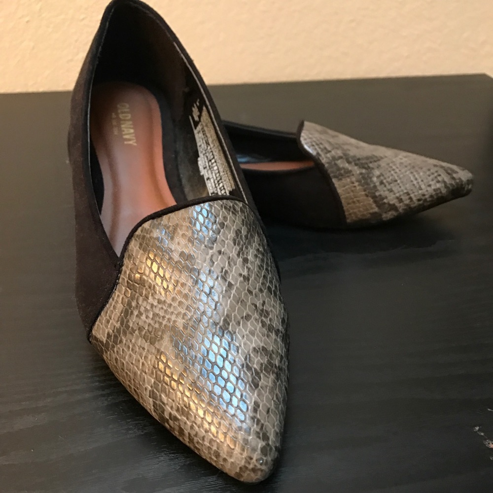 NWOB Black & Snakeskin Flats