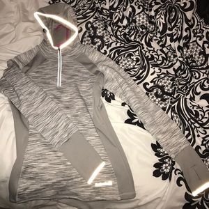 Women's Grey Avanlanche Hoodie size small