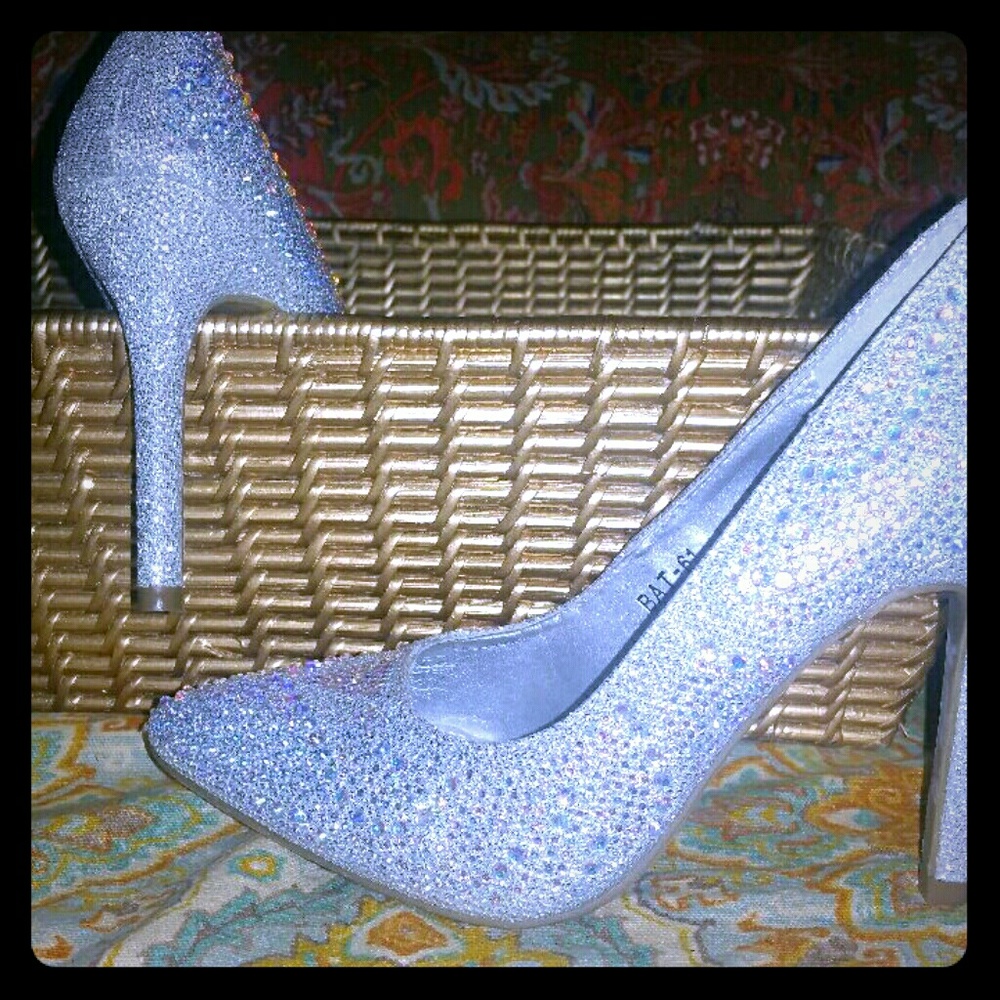 Prom or wedding high heels pumps new with out box