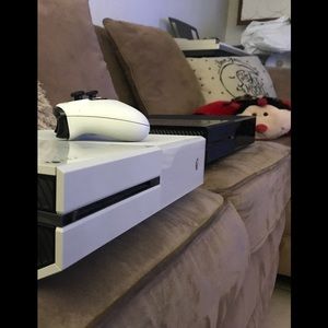 2Xbox One with 8 games and 2 controllers