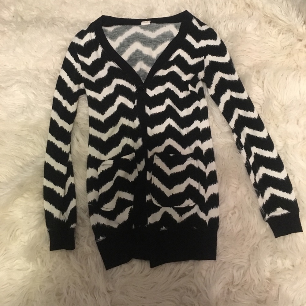 Black and white chevron cardigan LOVE TREE