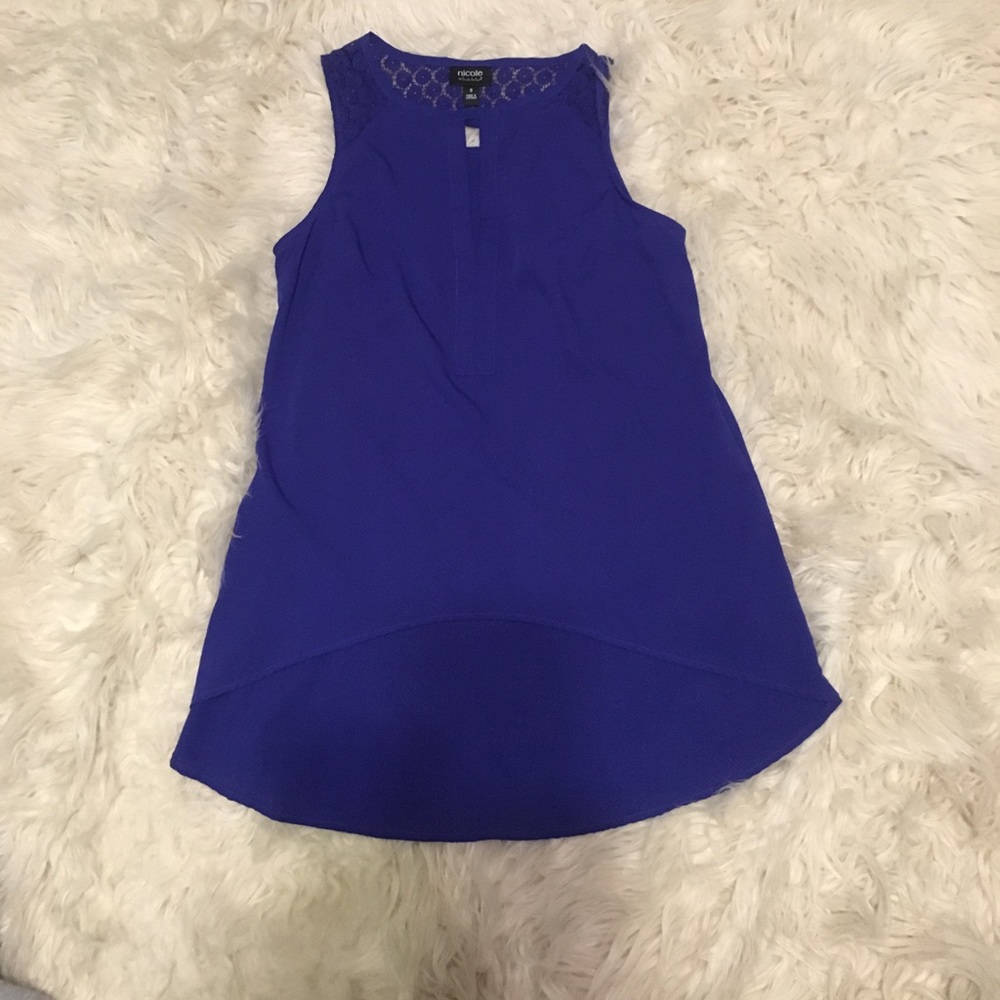 Asymmetrical shirt with keyhole detail