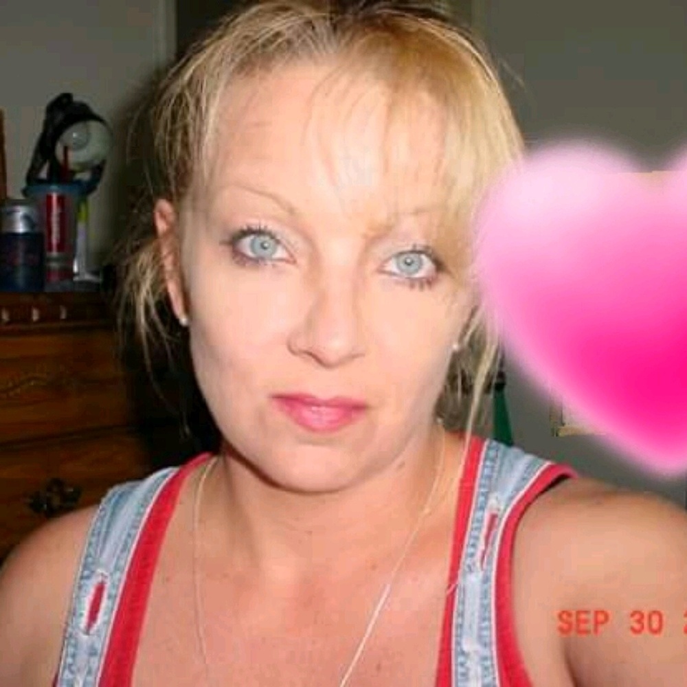 Meet your Posher, Trish I am a buyer not a seller, I love Poshmark ❤️