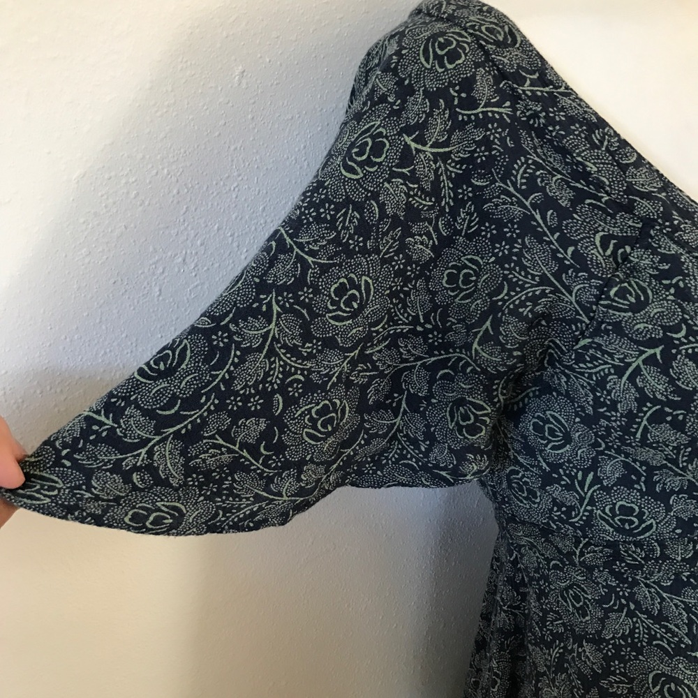 Urban Outfitters • Kimchi Blue Cape Sleeve Dress - Picture 4 of 8