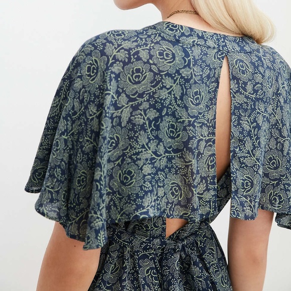 Urban Outfitters • Kimchi Blue Cape Sleeve Dress - Picture 2 of 8