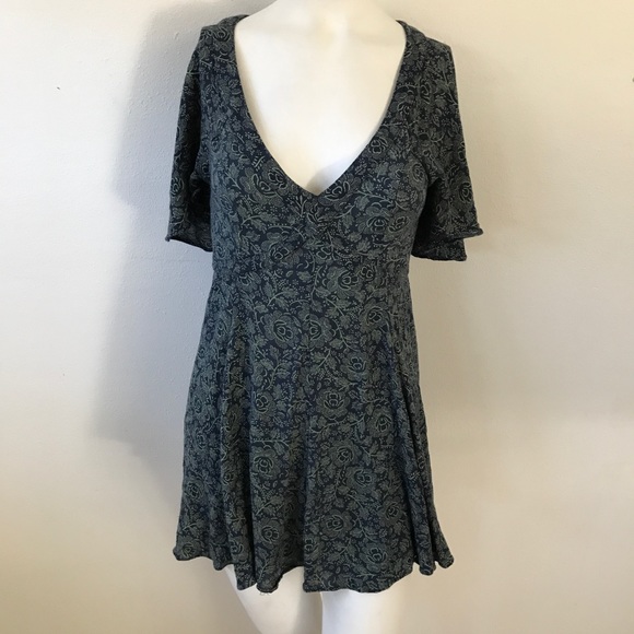 Urban Outfitters • Kimchi Blue Cape Sleeve Dress - Picture 3 of 8