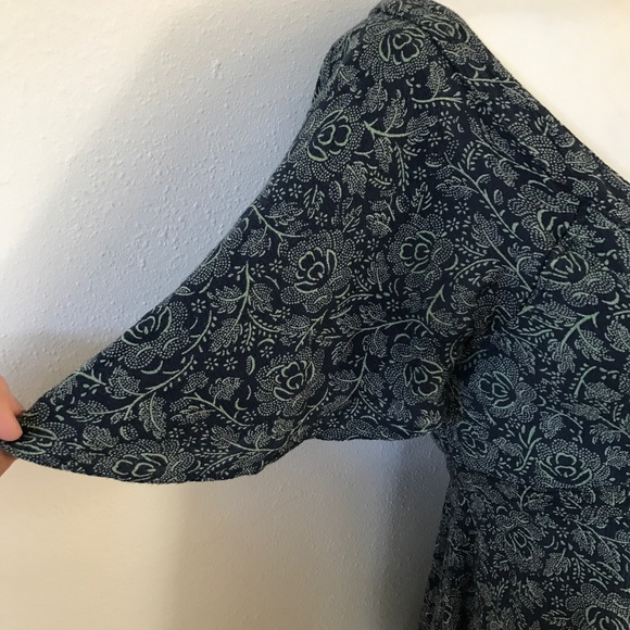 Urban Outfitters • Kimchi Blue Cape Sleeve Dress - Picture 4 of 8