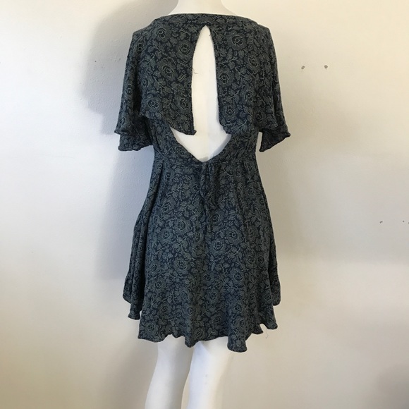 Urban Outfitters • Kimchi Blue Cape Sleeve Dress - Picture 7 of 8