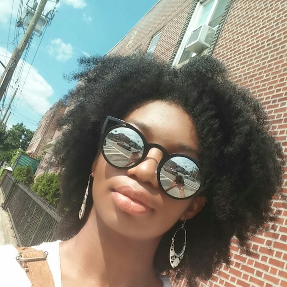 Meet Anisa - Picture 2 of 5