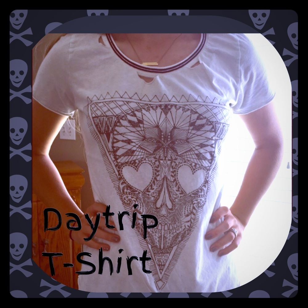 ✂️HP🎉Factory Distressed Daytrip T-Shirt Med✂️ - Picture 3 of 4