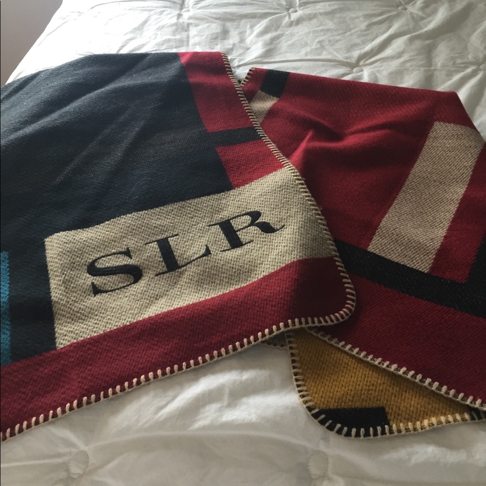 Burberry-esque cape. Perfect for fall!