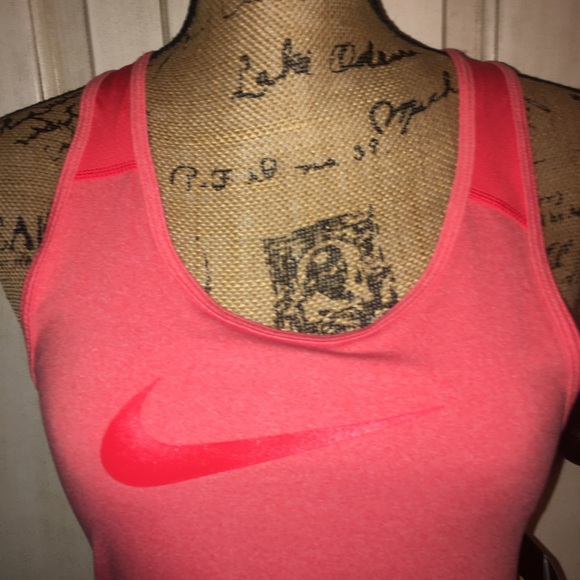 🌺CLOSET CLOSING EVERYTHING MUST GO 🌺NWT NIKE HYPERCOOL - Picture 3 of 3