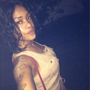 Meet your Posher, Alexis