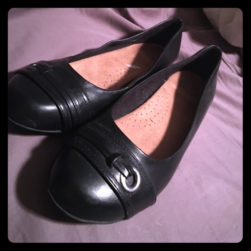 Cute black flats