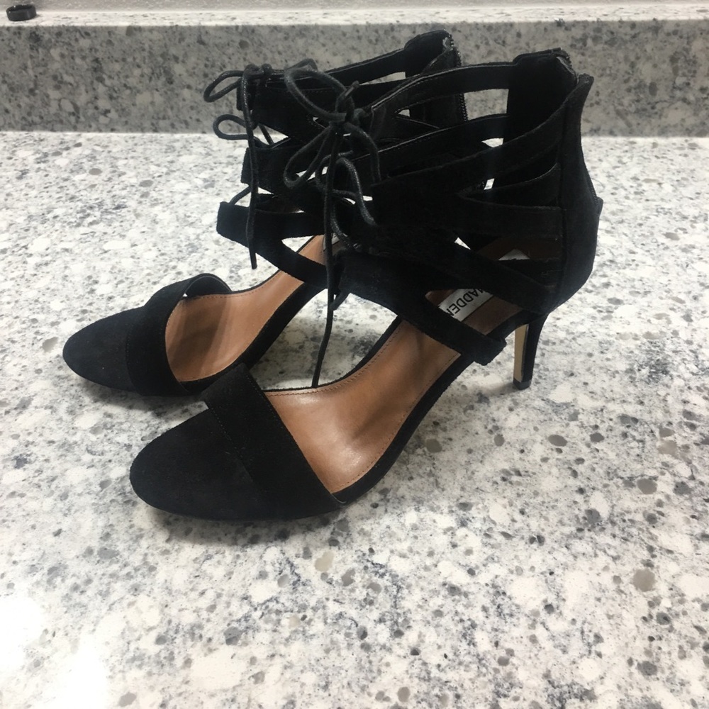 Steve Madden black heel, perfect for any occasion