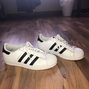 ADIDAS Men's Superstars SIZE 9
