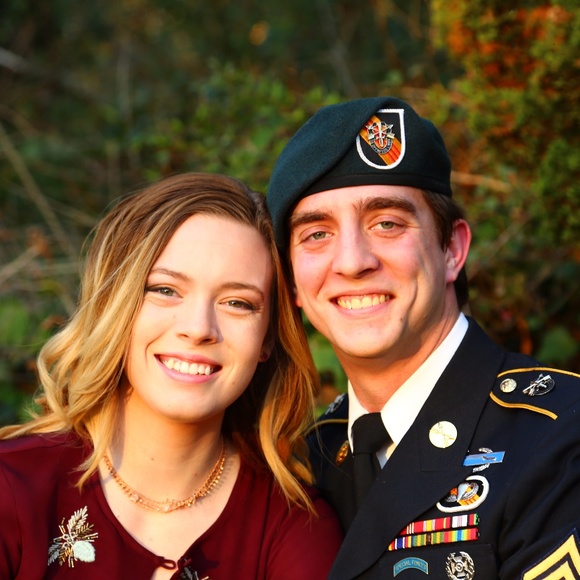 Meet your Posher, Kate Lauer! - Picture 5 of 6