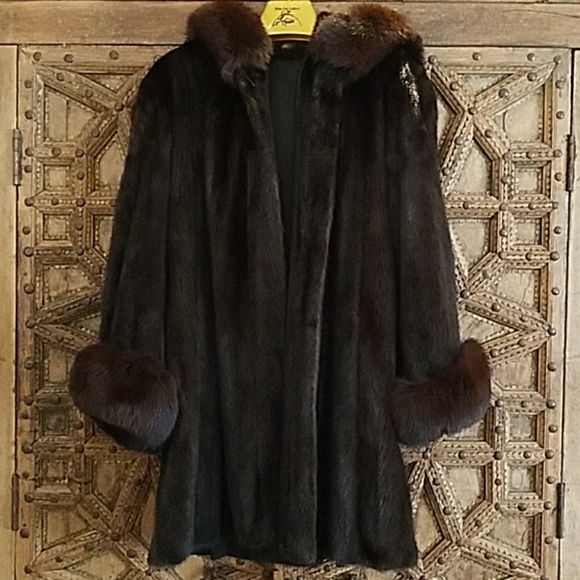 2019 Authentic mink fur coat - 3/4 length w/hoodie - Picture 4 of 8