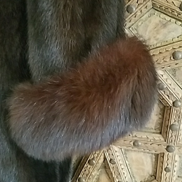 2019 Authentic mink fur coat - 3/4 length w/hoodie - Picture 5 of 8