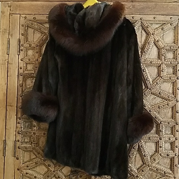 2019 Authentic mink fur coat - 3/4 length w/hoodie - Picture 6 of 8