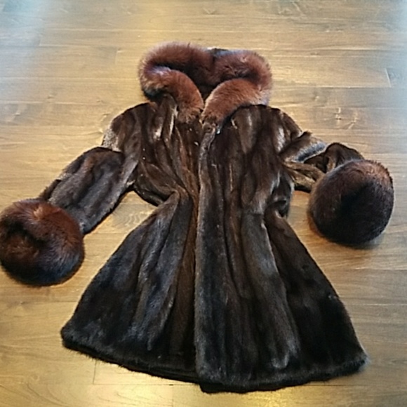 2019 Authentic mink fur coat - 3/4 length w/hoodie - Picture 3 of 8
