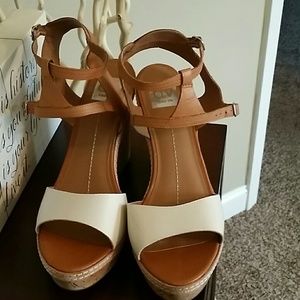 DV by Dolce Vita wedge