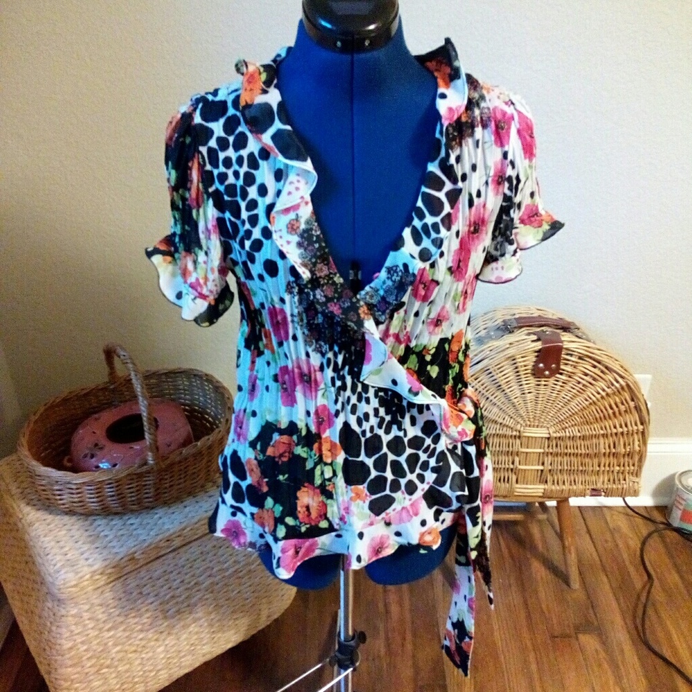 Pretty blouse new w/o tags petite L