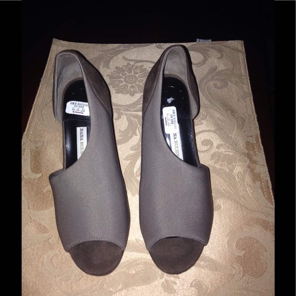 Dana Buchman Wedges