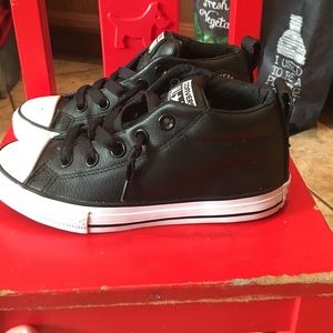 "Little kids" Converse shoe