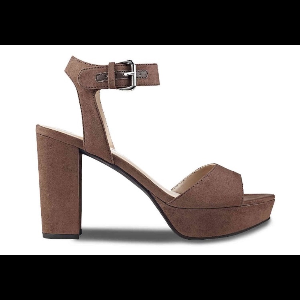 NIB Unisa Unjoani Faux Suede Platform Sandals