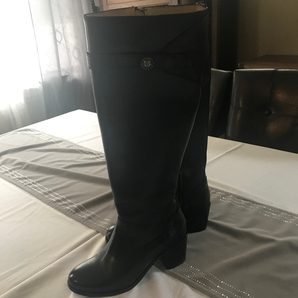 Brand NEW black leather Frye boots!!!!