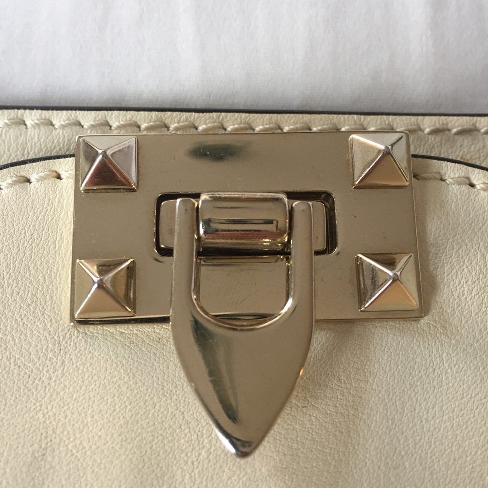 ✨Authentic Valentino Rockstud Medium Tote Handbag - Picture 4 of 7