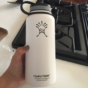 WHITE HYDROFLASK 32 oz