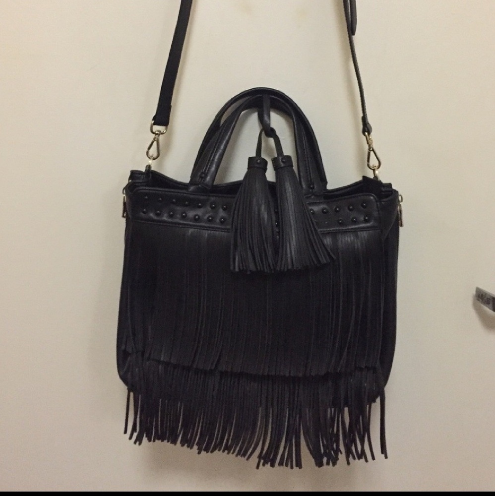 FINAL Black Fringe faux leather with gold zippeR